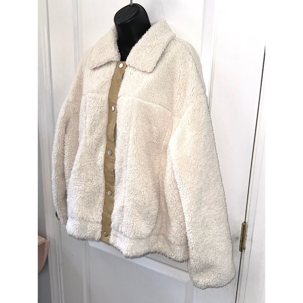 Women's Utility Faux Fur Jacket - Universal Thread White - Picture 3 of 6